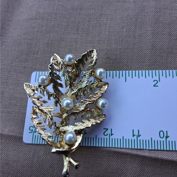Leaf Pin Brooch Brushed Gold Tone with Acrylic Pearls - Picture 4 of 4